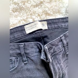 Abercrombie & Fitch ankle jeans size 4 regular or 27/28